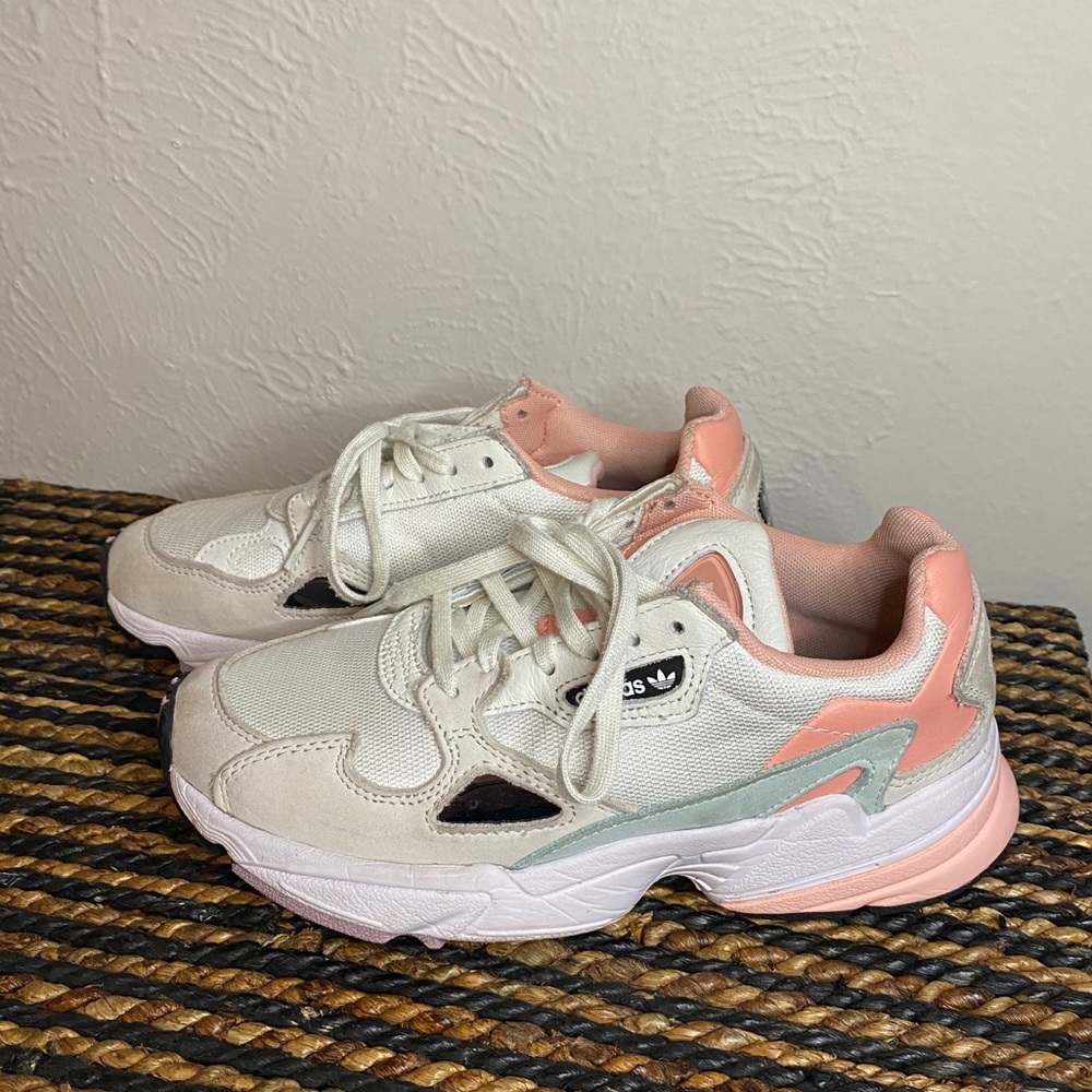Adidas Originals Falcon: pink/mint